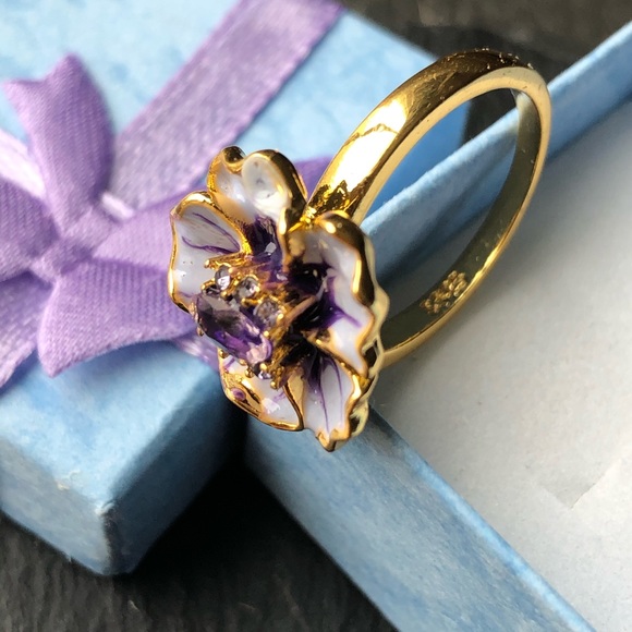 Ring - Picture 2 of 6